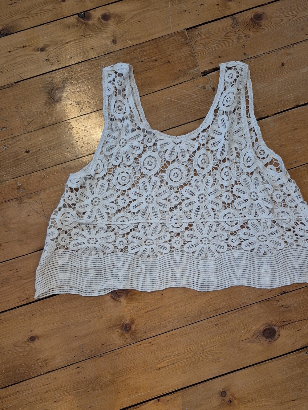 SHEIN White Crochet Floral Tank Top